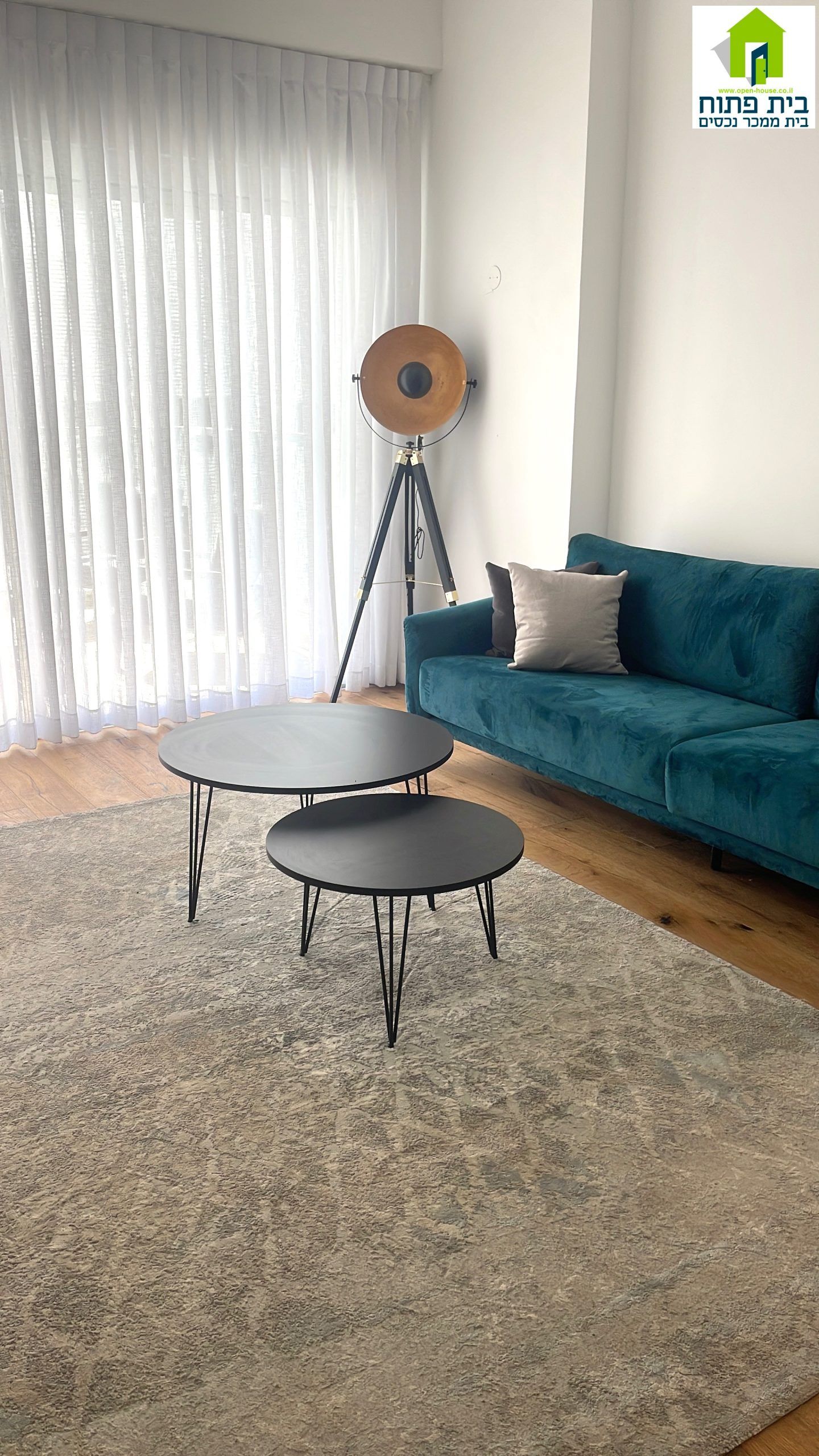 Penthouse – Bitzaron neighborhood at a great price