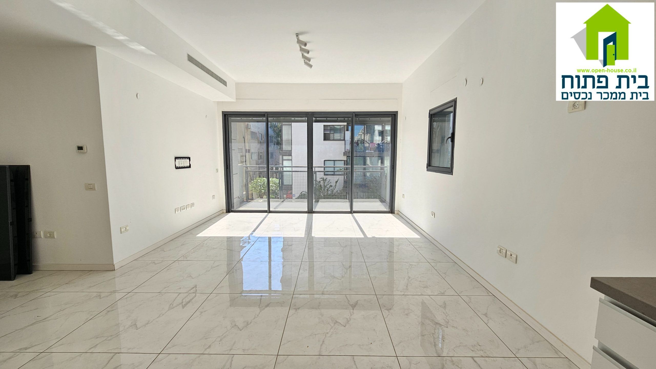 For sale 4-room apartment near the sea, Tel Aviv
