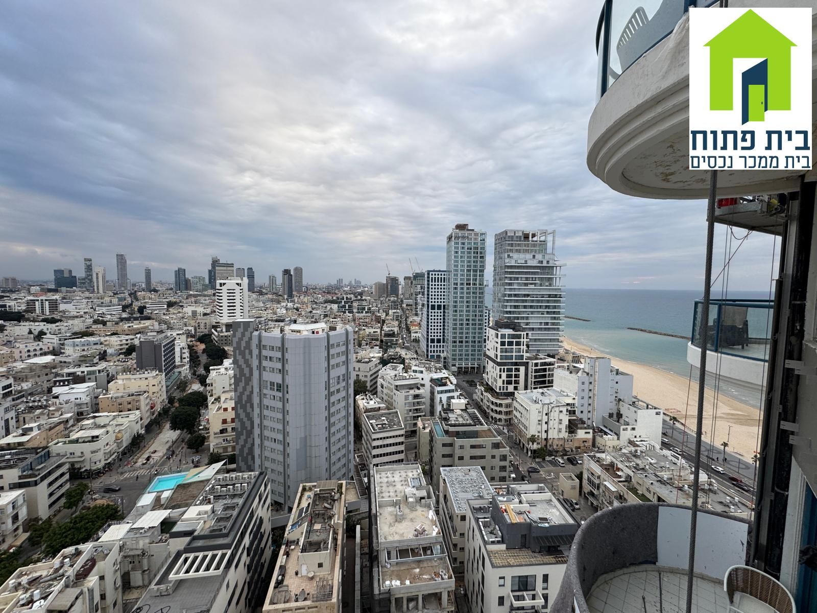 למכירה דירת פאר במגדל ישרוטל מול הים
