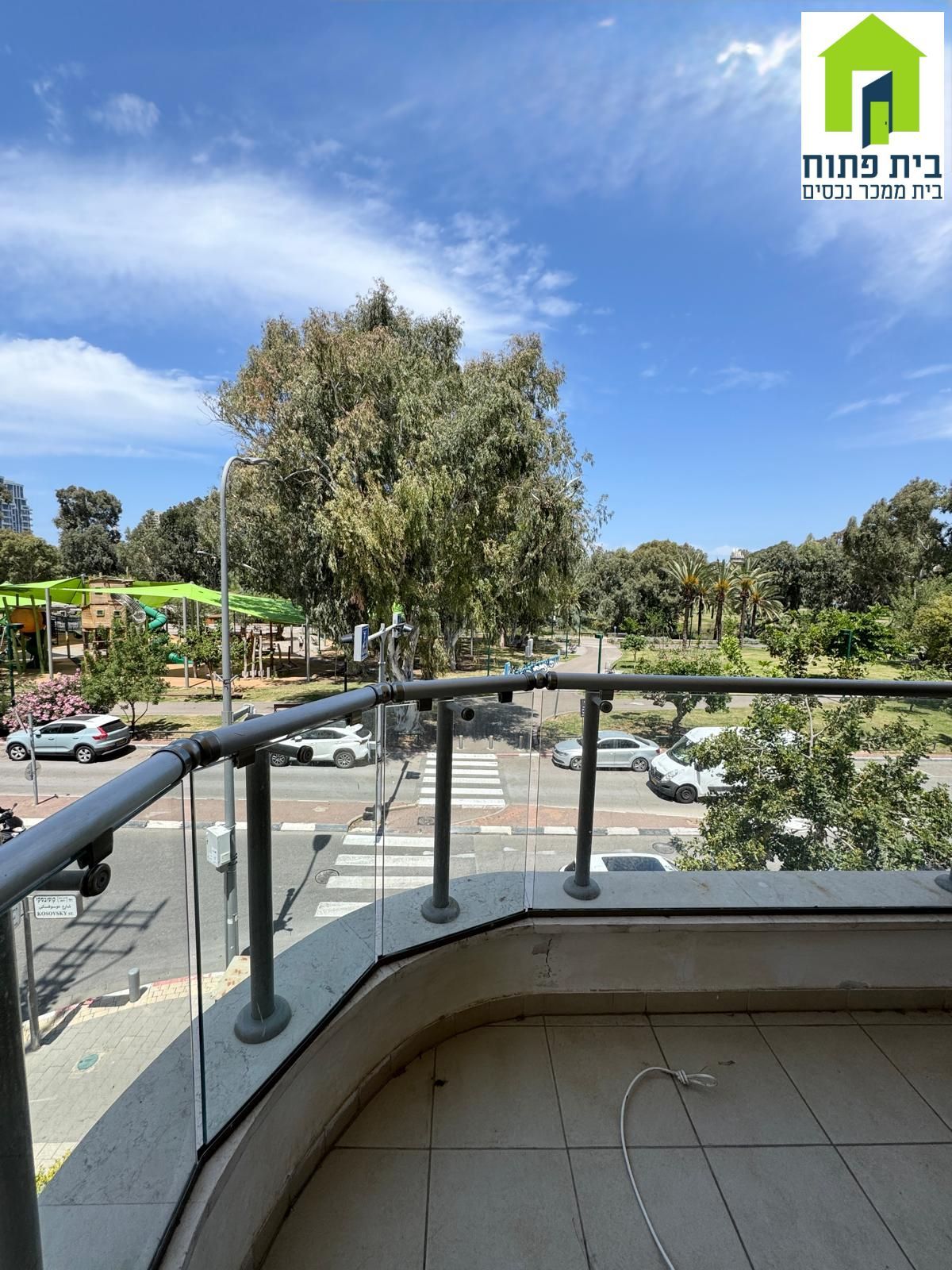 למכירה דירת 4 חדרים עם נוף ישיר לפארק