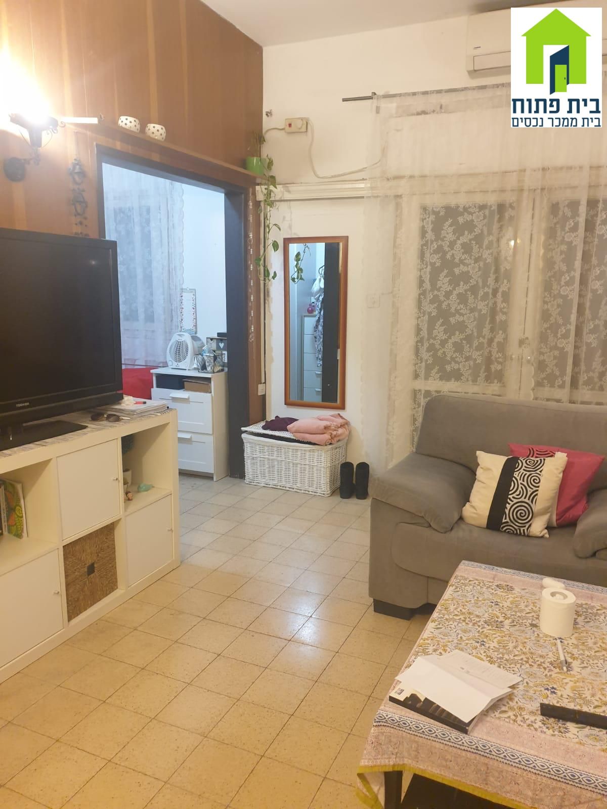 למכירה דירת 2 חדרים בצפון הישן + מרפסת וממ"ד